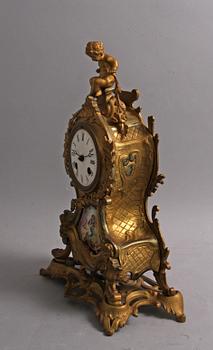 BORDPENDYL, Louis XV-stil, 1800-talets andra hälft.