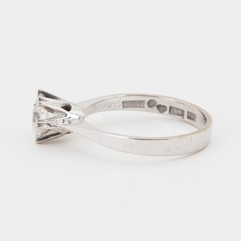 Ring 18K white gold set with a round brilliant-cut diamond 1.01 ct.