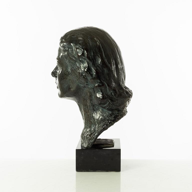 Gudmar Olovson, skulptur. Signerad. Numrerad. Gjutarstämpel. Brons, total höjd 46 cm, längd 22 cm.