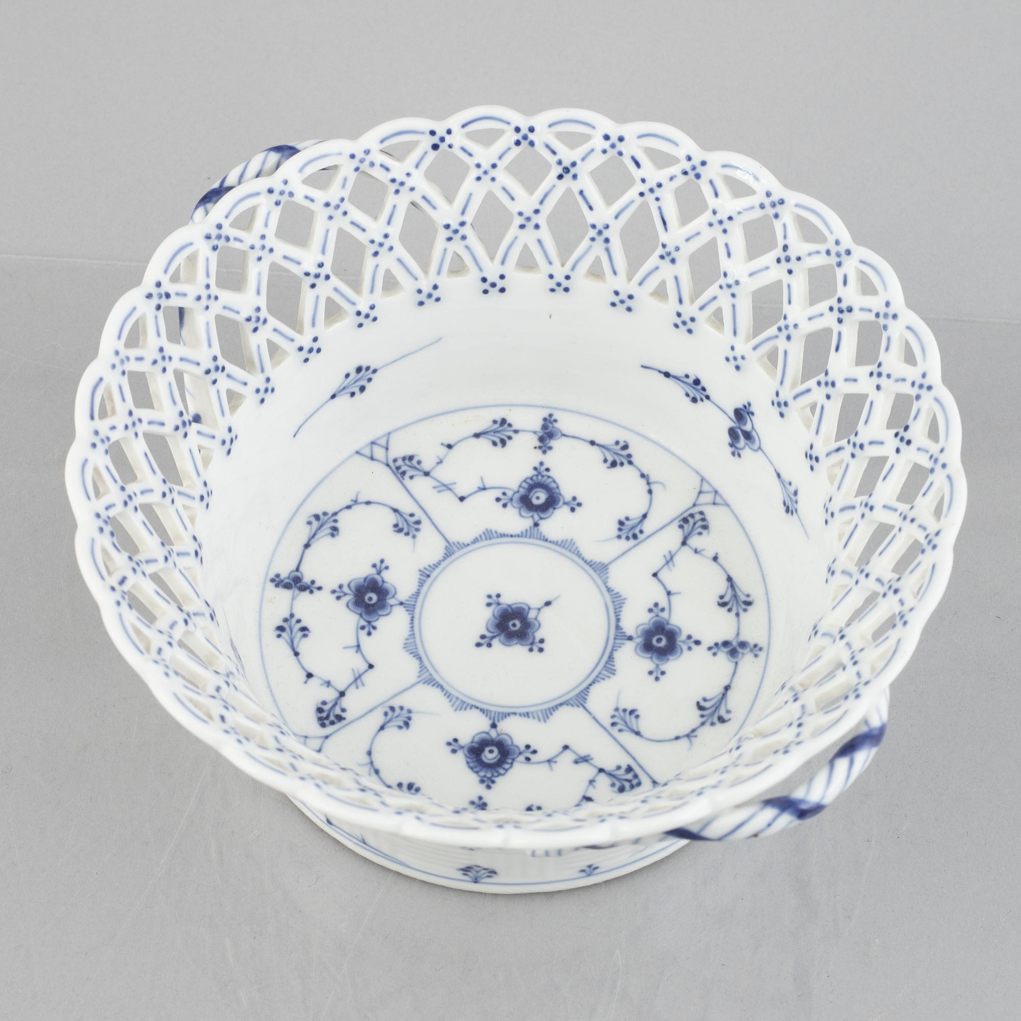 A 'Blue Fluted Full Lace' porcelain fruit basket with stand, Royal Copenhagen, model 1052 and 1098, 1898-1923.