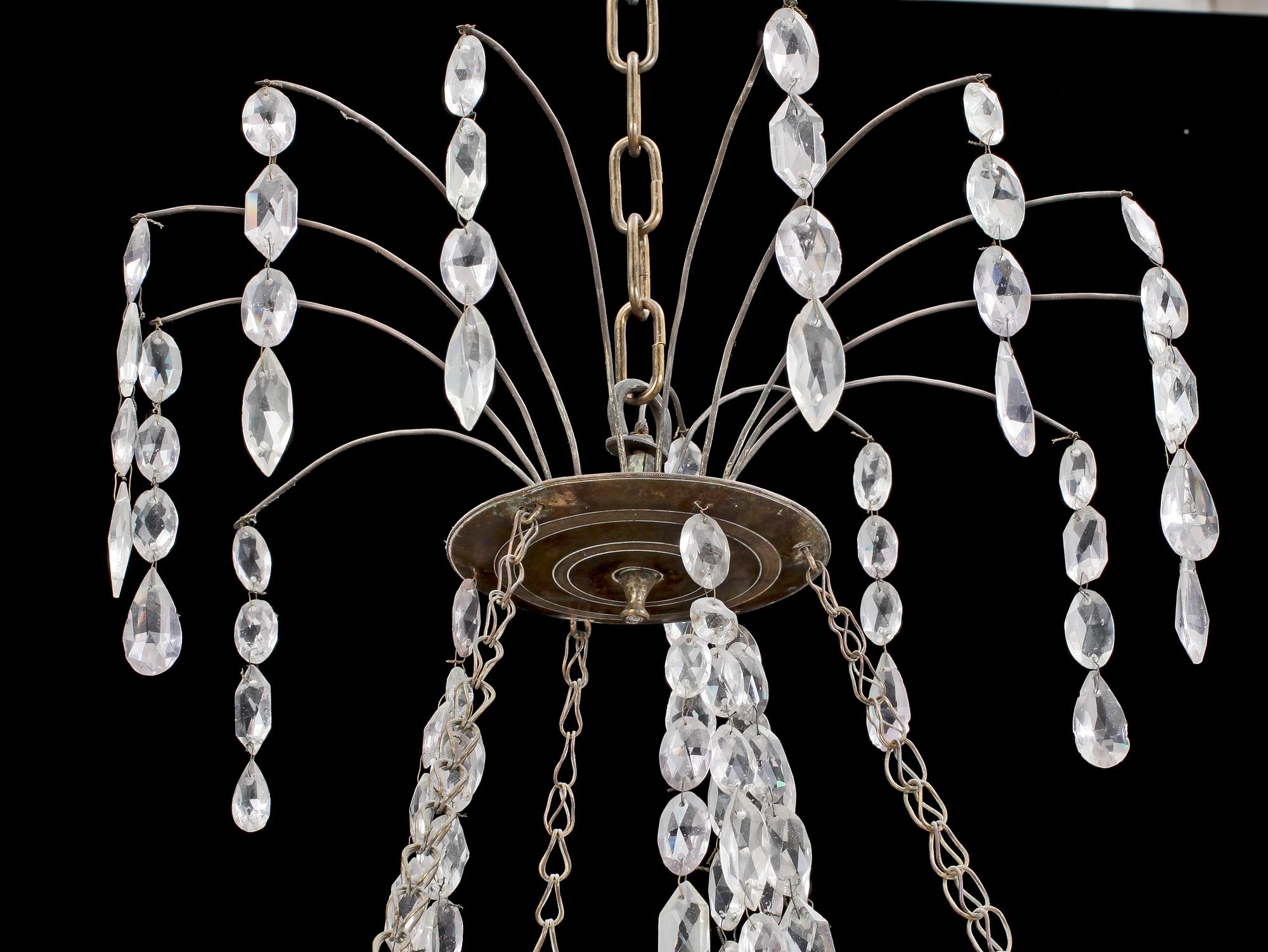 LJUSRING/KRONA, sengustaviansk, omkring 1800. Höjd ca 79 cm.