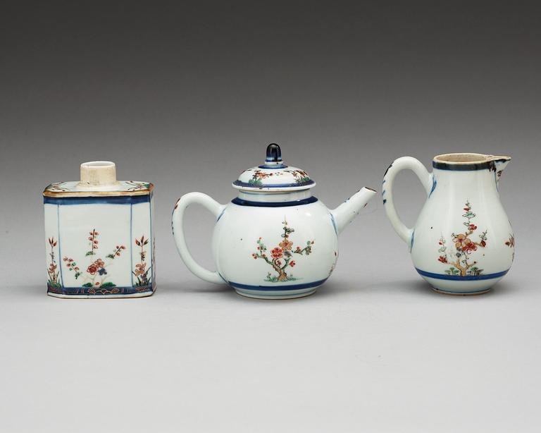 A famille verte and underglaze blue teapot, milk jug and tea caddy. 18th Century.