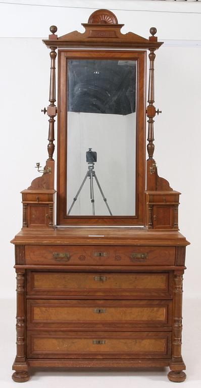 SPEGELBYRÅ, nyrenässans, 1800-talets andra hälft.