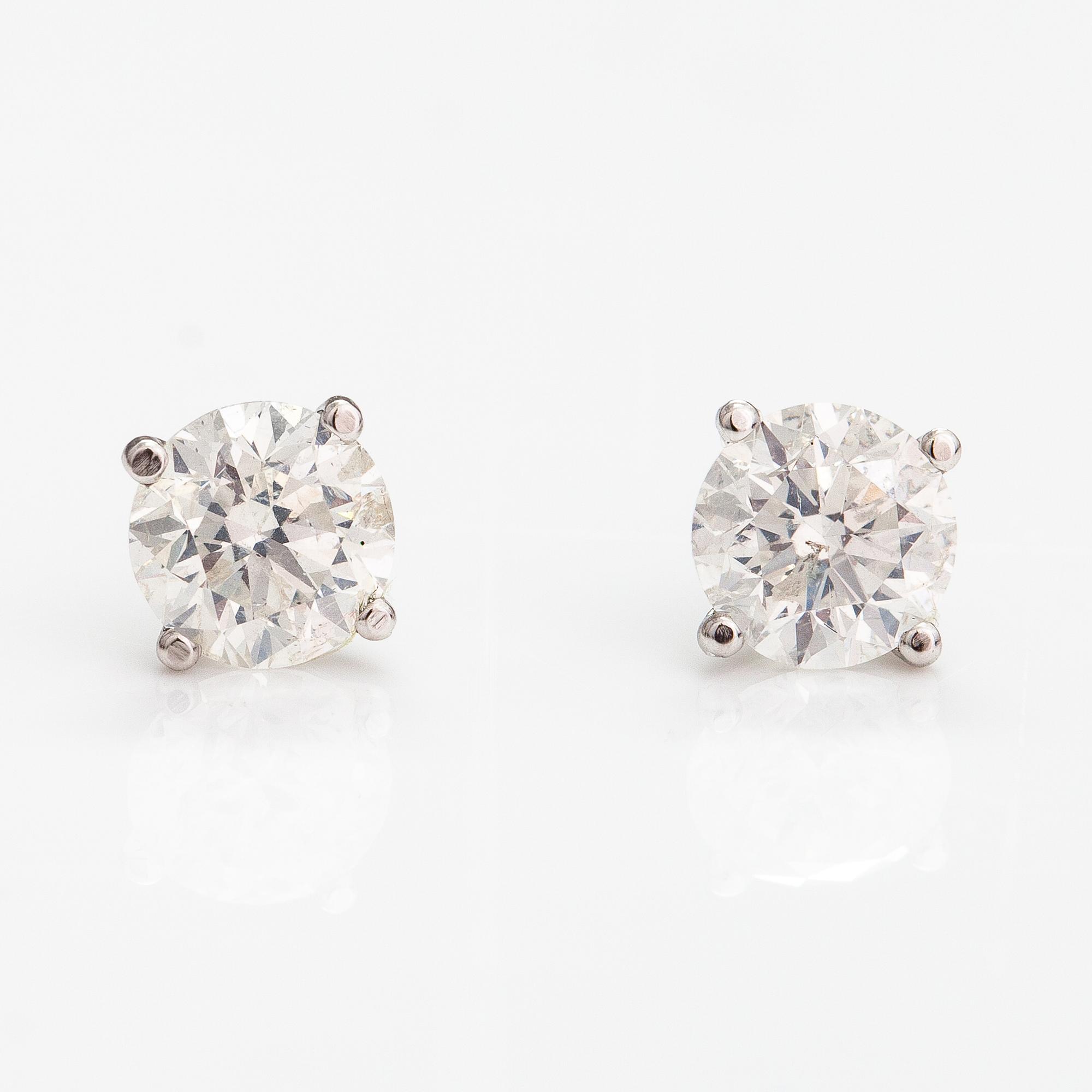 A pair of 14K white gold earrings with brilliant cut diamonds ca. 1.70 ct in total.