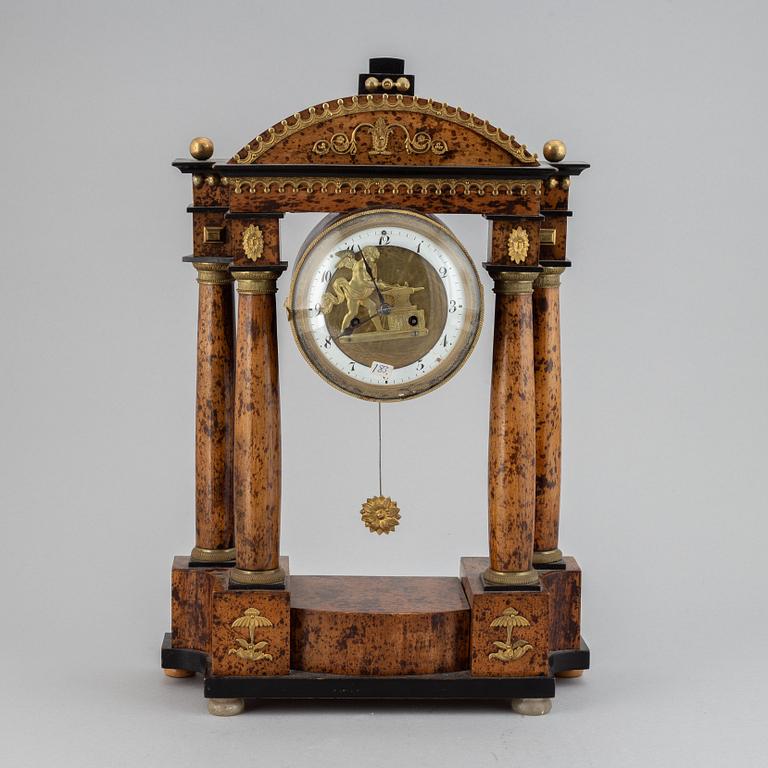 A Biedermeier pendulum clock, probably Germany / Austria. First half of the 19th century.