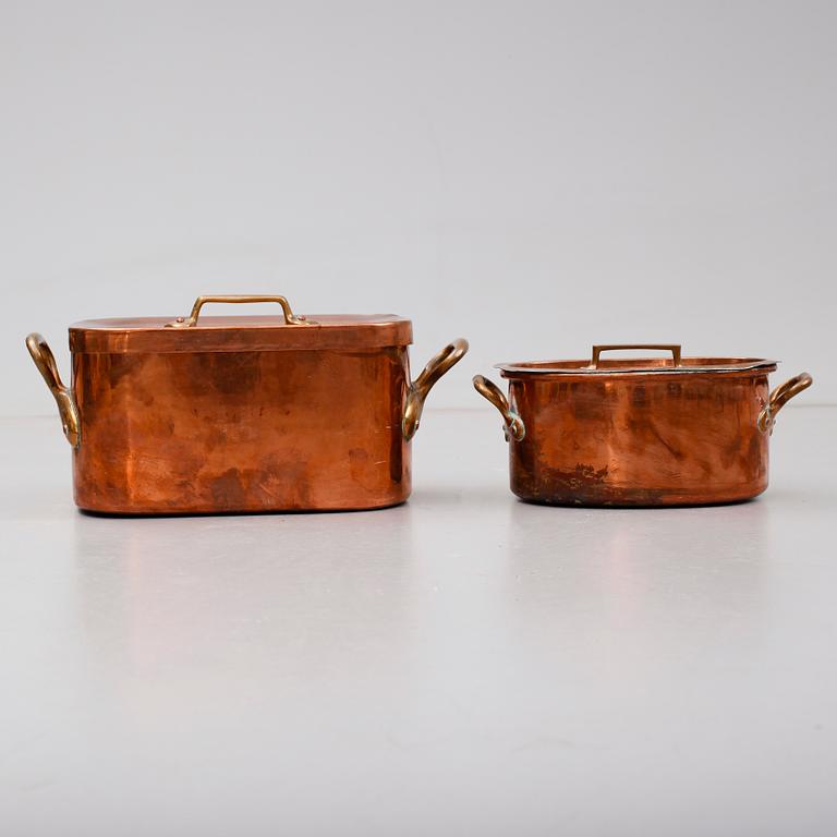 KITTLAR MED LOCK, 2 st, koppar, 1800-tal.