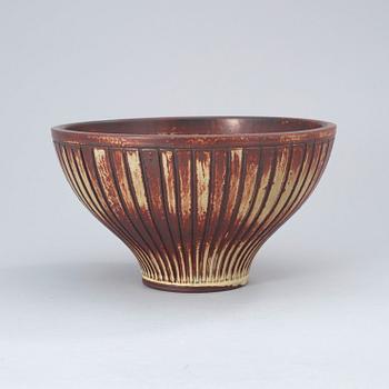 A Wilhelm Kåge 'Farsta' stoneware bowl, Gustavsberg Studio 1953.