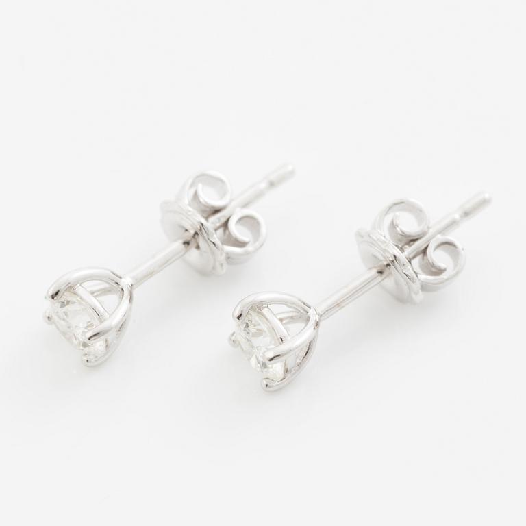Earrings 18K white gold set with brilliant-cut diamonds, accompanied by GIA dossier.
