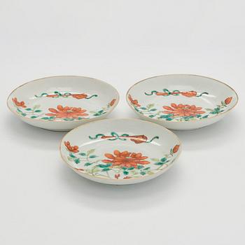 A set of three early 20th century porcelain plates, China.
