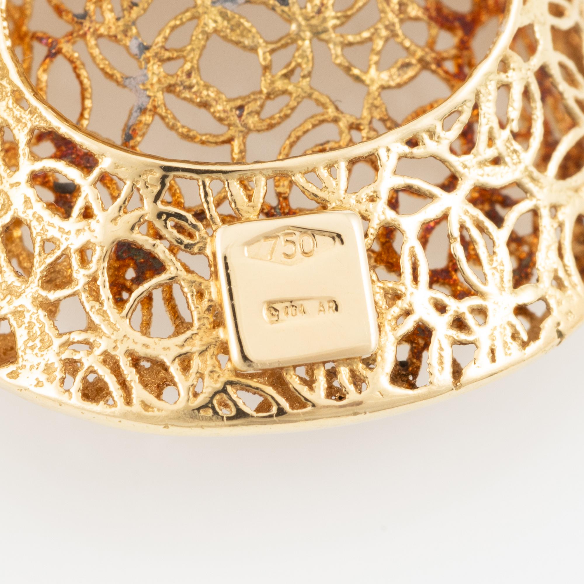 Demi parure, ring and earrings, 18K gold with brilliant-cut diamonds. Italy.