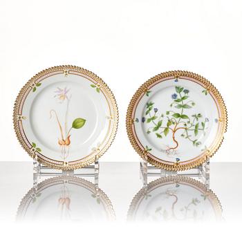 A set of 14 Royal Copenhagen 'Flora Danica' dishes, Denmark, 20th Century.