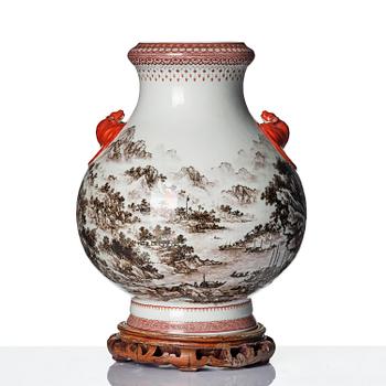 Urna, porslin. Kina, Republik, 1900-tal.