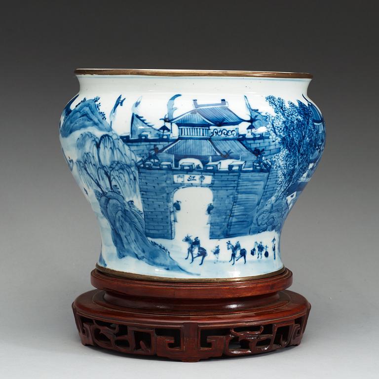 A blue and white flower pot, late Qing dynasty.