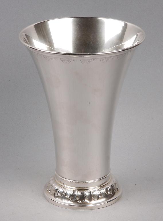 BÄGARE, silver, GAB 1951. Vikt 430.