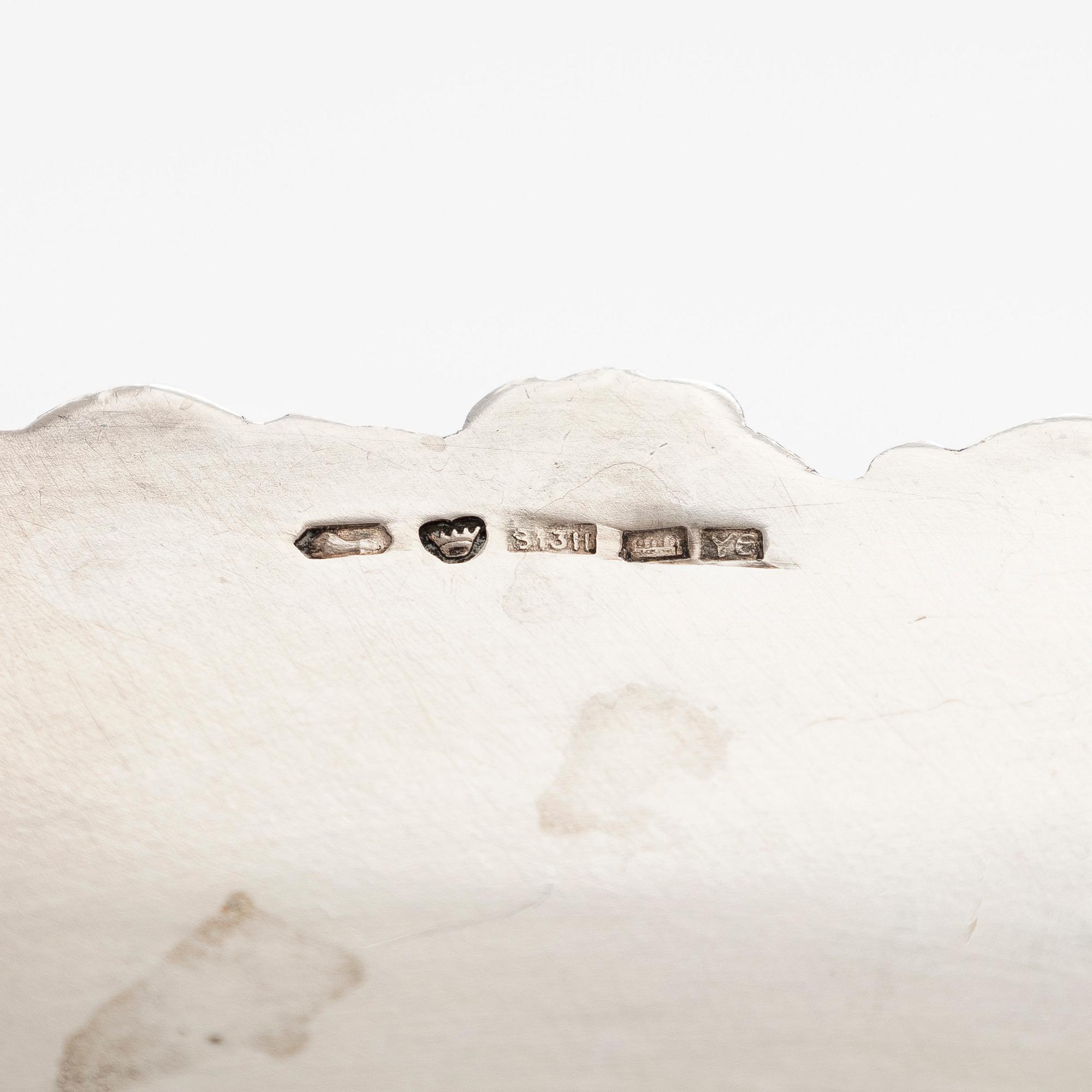 Tarjoiluvati, hopeaa, Kultakeskus, Hämeenlinna 1952.