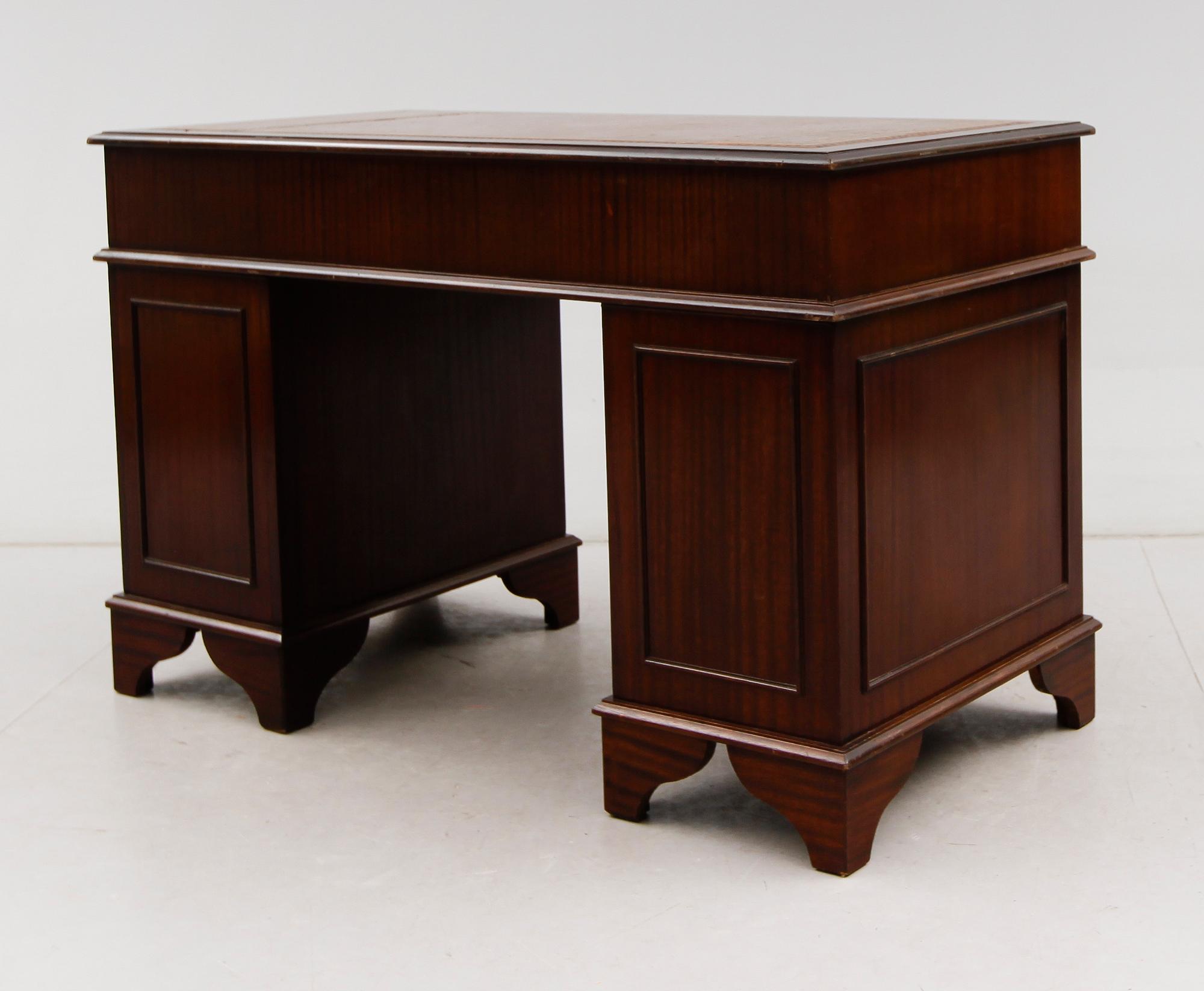 HURTSSKRIVBORD, England, 1900-talets andra hälft.