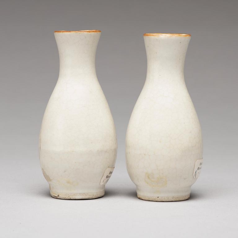 A pair of ge-glazed vases, Ming dynasty, 17th Century.