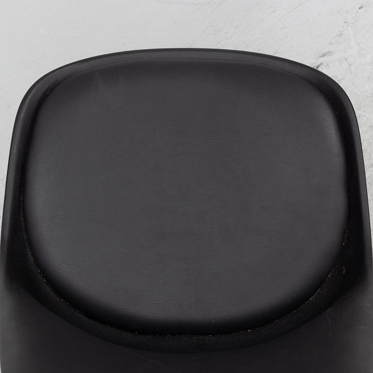 Chairs, 8 pcs, contemporary production.