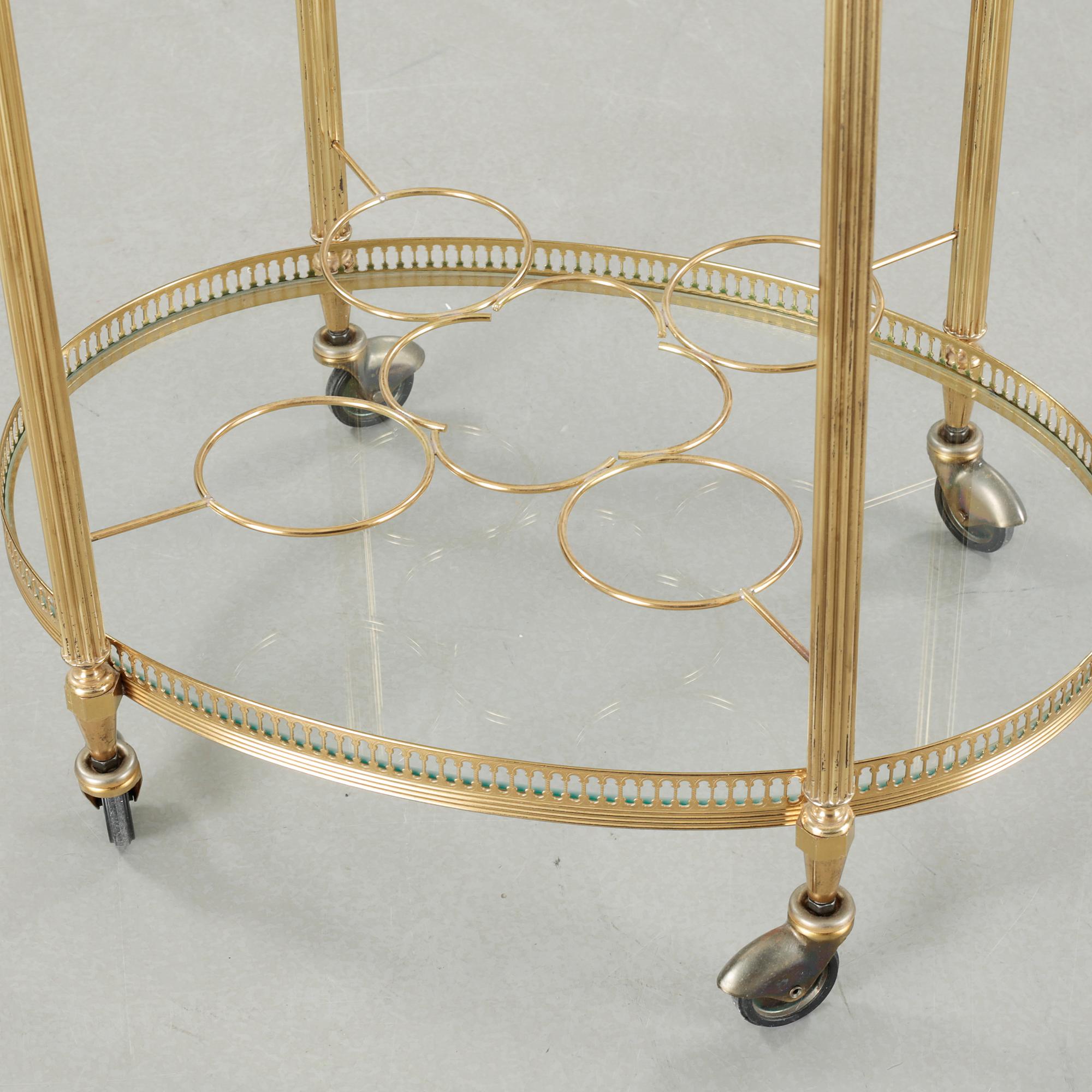 A trolley from the latter half of the 20th centyru.