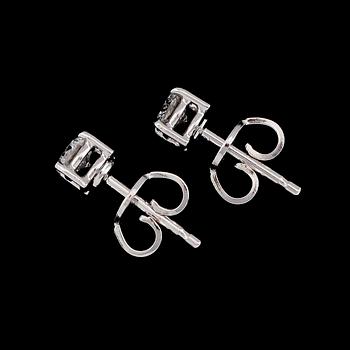 ÖRHÄNGEN, 1 par, 18K vitguld, briljantslipade diamanter tot ca 0.42 ct.