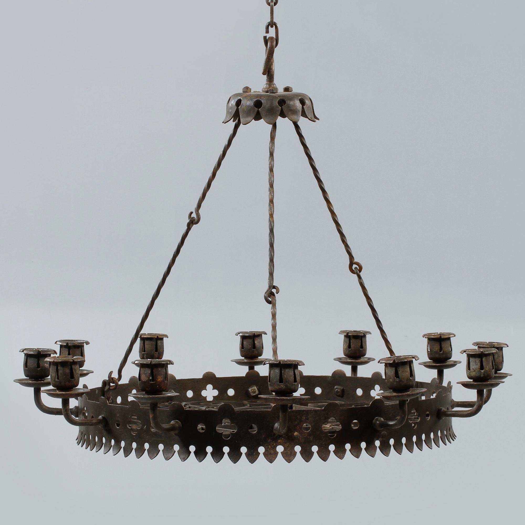 LJUSKRONA, enligt uppgift från Frankrike, 1900-talets första hälft. Höjd 53 cm exkl krok och kedja.