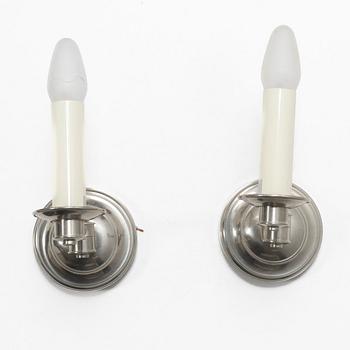 Vägglampor, ett par, "Sussex Swing Arm Bahtroom Wall Light" Vaughan, samtida.