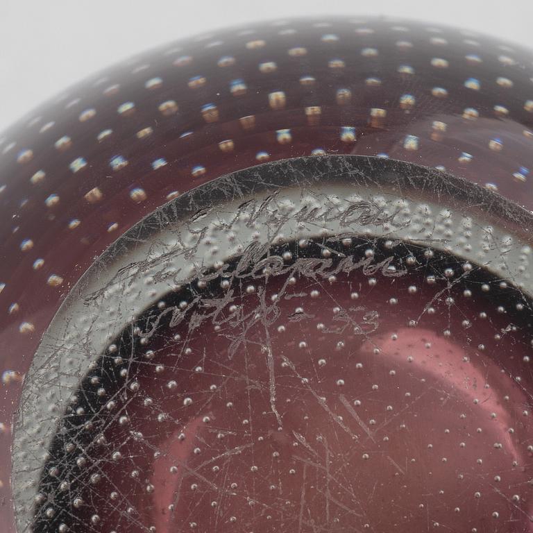 Gunnel Nyman, a glass vase, Nuutajärvi, Finland 1953.