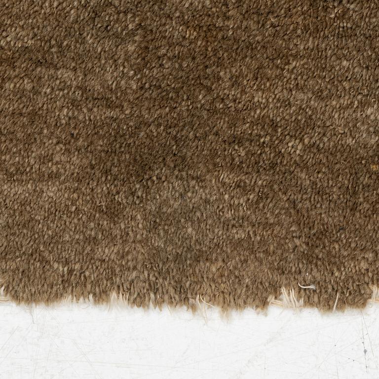 Matta, Kina, ca 137 x 207 cm.