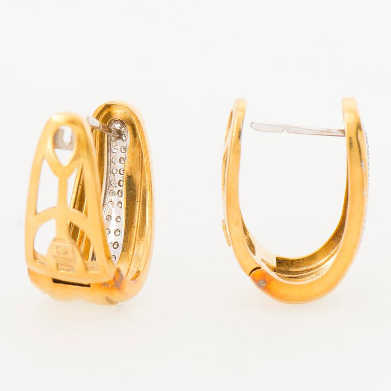 A PAIR OF EARRINGS, brilliant cut diamonds, 18K gold. Octavio Sarda, Spain.