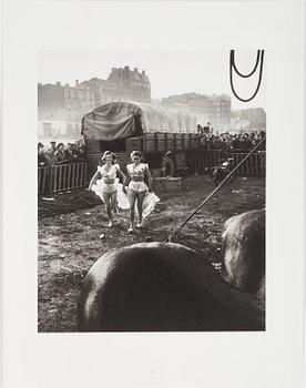 WILLY RONIS, Limited Edition Portfolio with 12 Collotype Plates, signed and numbered 238/290 on the colophon.