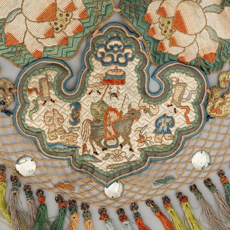Krage, broderat siden. Kina, tidigt 1900-tal.
