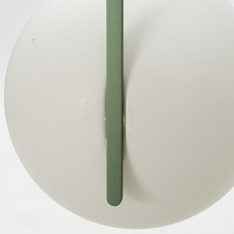 Odin Visser, a "Nomnom 20" ceiling light for MOOOI.