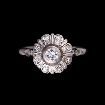 RING, 18K vitguld, diamanter tot. ca 0,30 ct. Kultakeskus 1980. Vikt ca 4 g.