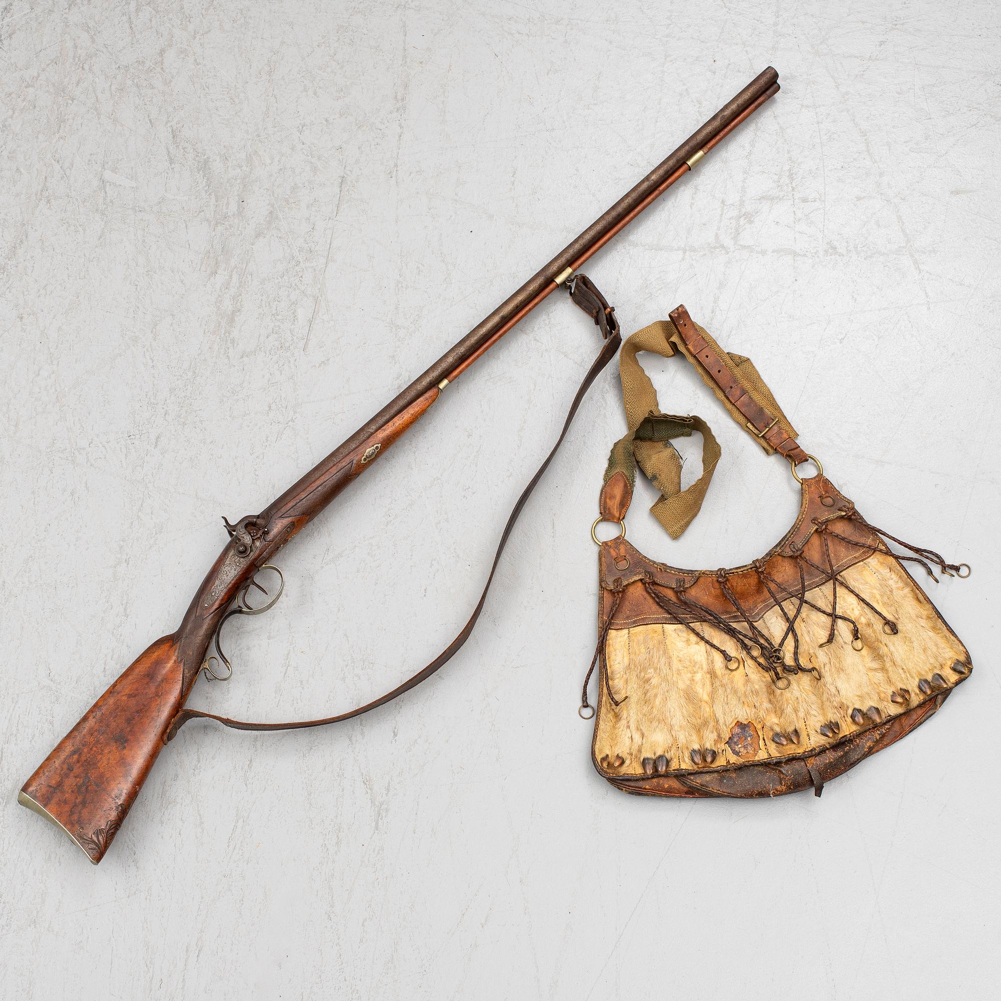SLAGLÅSGEVÄR, Sauer & Sohn, Suhl, Tyskland, 1800-talets mitt, samt en JAKTVÄSKA.