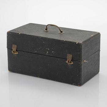 Nattvardskalk med paten, silver, Paris 1798-1809 och Frankrike 1800-tal. I schatull.