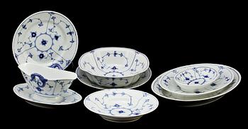 SERVISDELAR, 41 st, porslin, "Musselmalet", Bing & Grøndahl, Danmark.