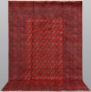 An Afghan carpet, ca 288 x 191 cm.