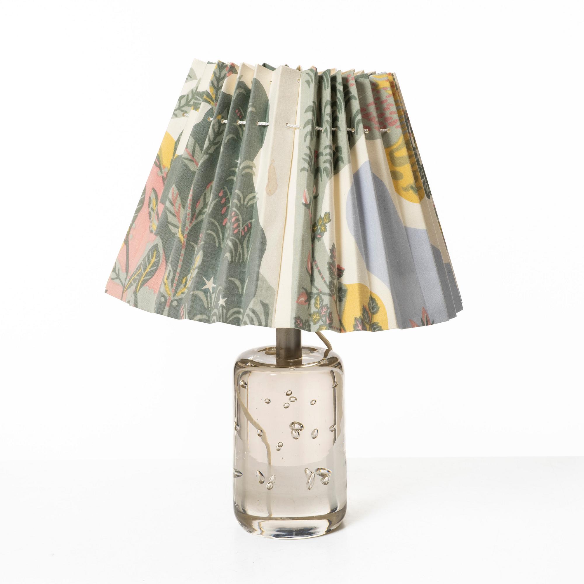 Josef Frank, table lamp, model "1819", Svenskt Tenn 1930s-40s.