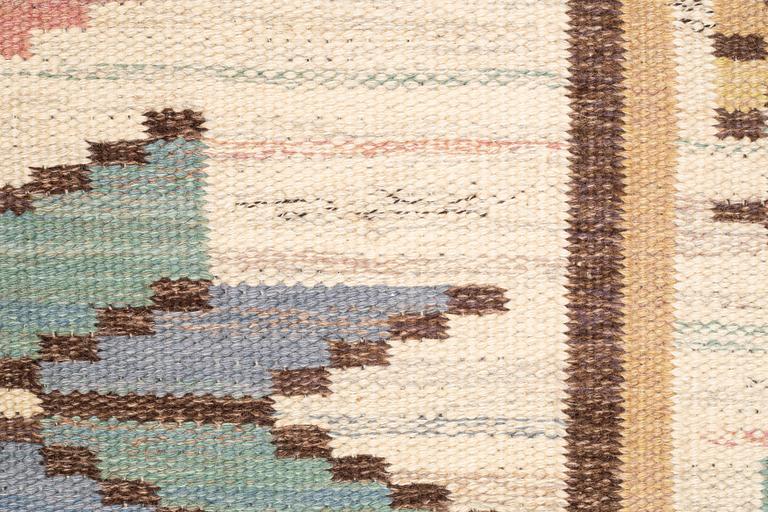 Märta Måås-Fjetterström, matta, "Vit botten", rölakan, ca 296,5 x 220,5-222,5 cm, signerad AB MMF.