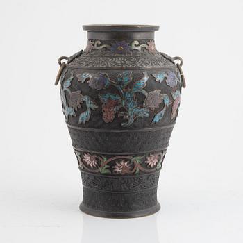 A Japanese cloisonné urn, 20th century.