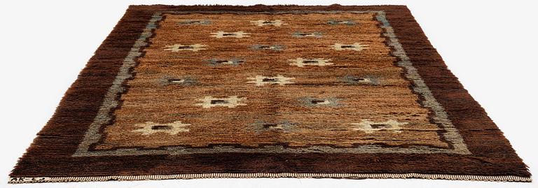 Matta, rya, ca 305 x 209 cm, signerad AK - EJ.