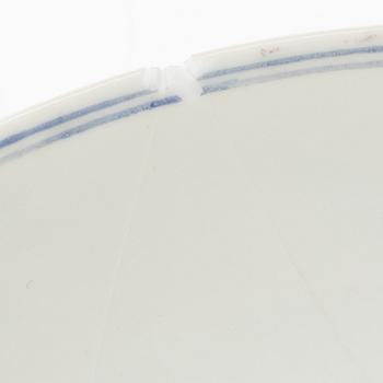 Skålar, två stycken samt skålfat, porslin, Kina, 1900-tal.