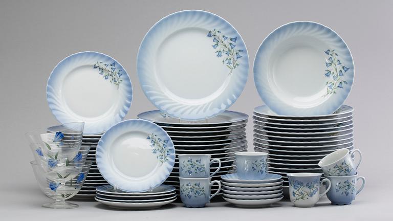 SERVISDELAR, 65 delar porslin, Christineholm.