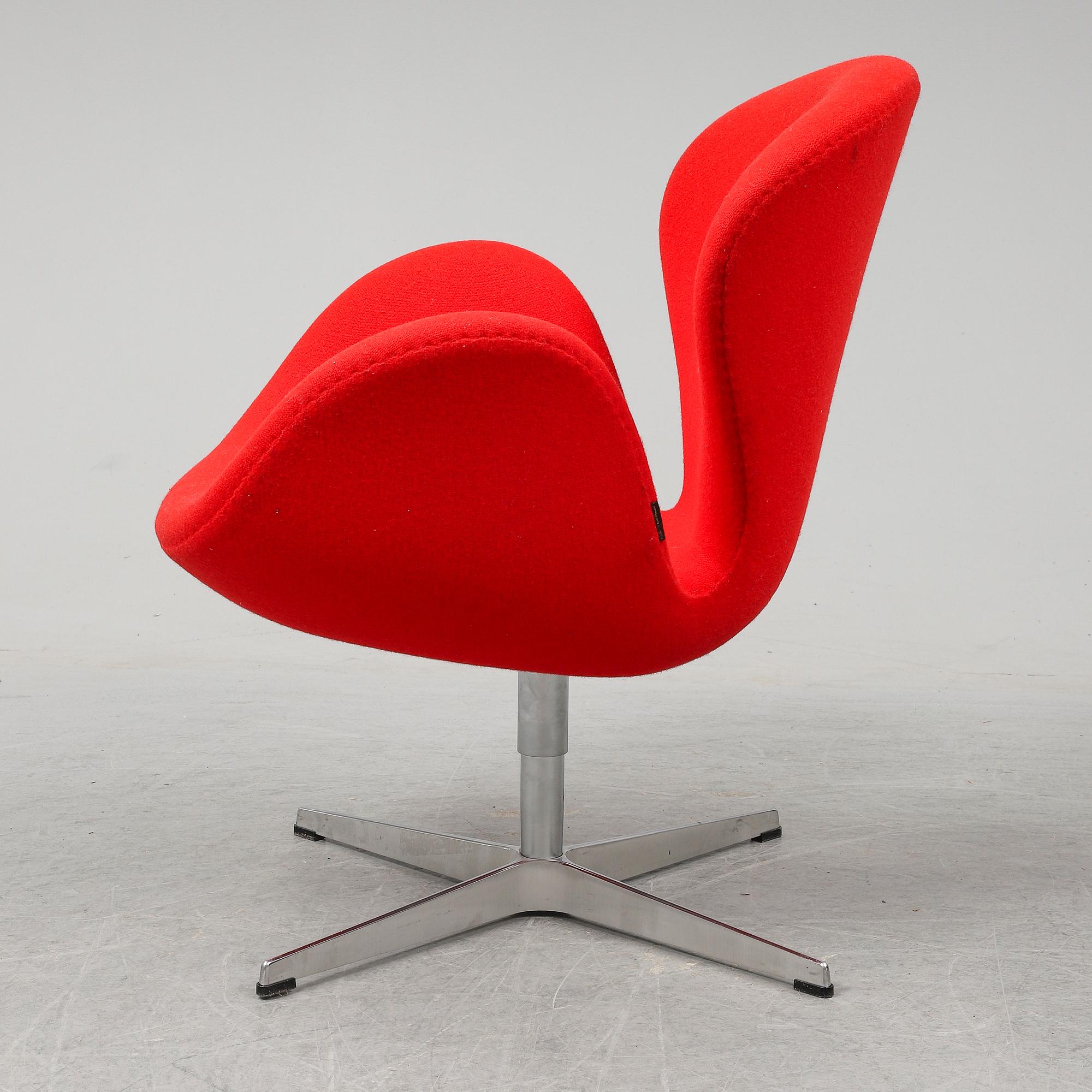 ARNE JACOBSEN, a 'Swan' lounge chair from Fritz Hansen.