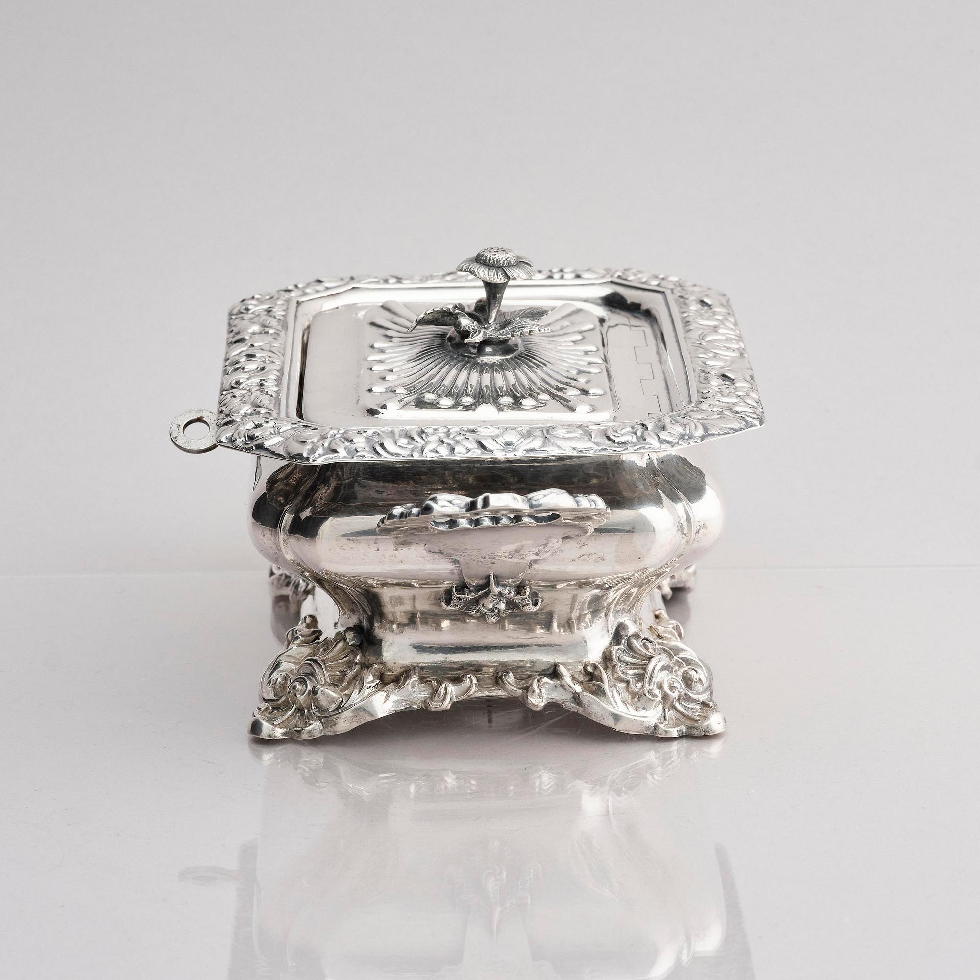 Gustaf Möllenborg, sockerskrin, silver, Stockholm 1840. Nyrokoko.