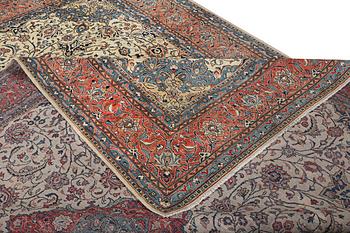 A Sarouk carpet, c. 400 x 284 cm.