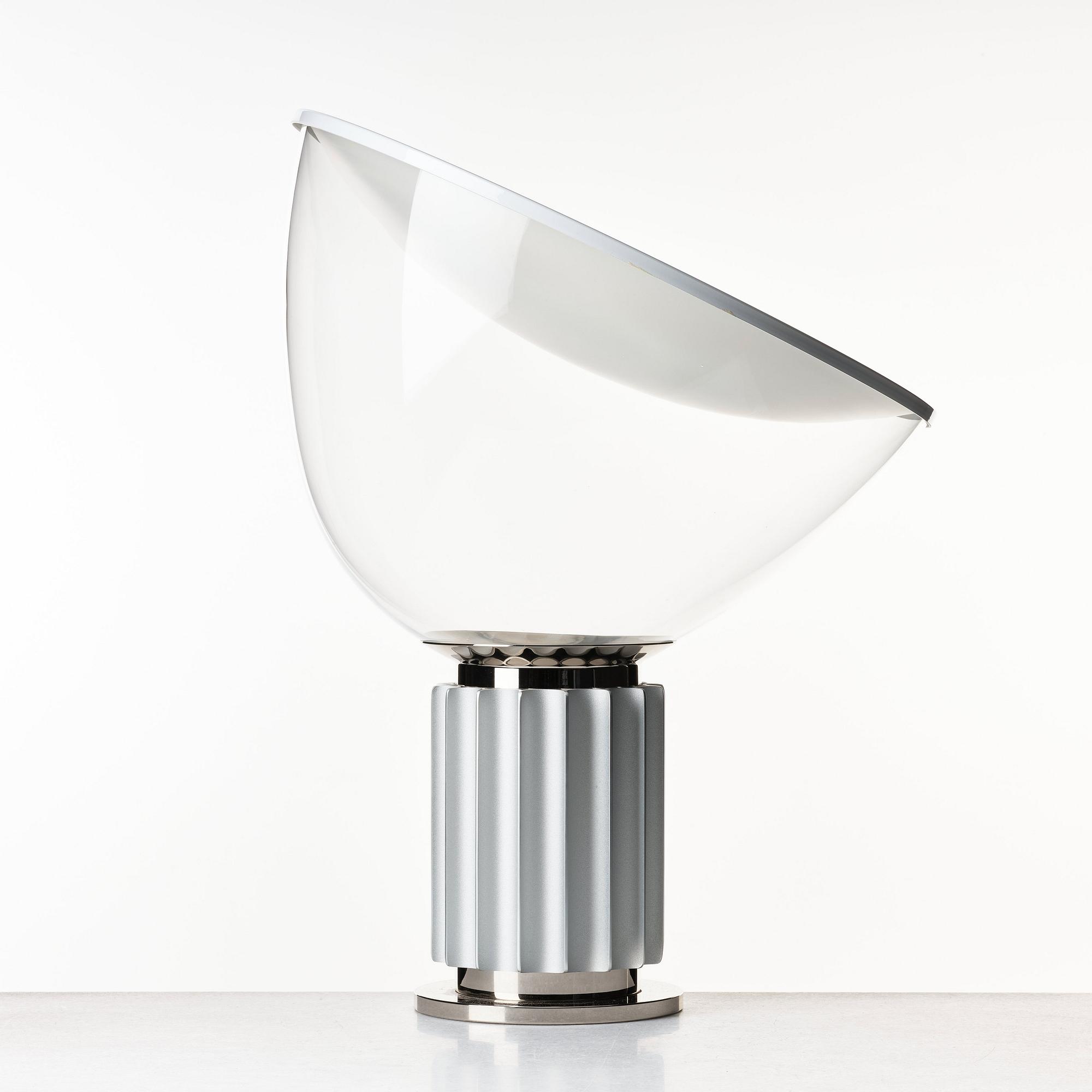 Achille Castiglioni, & Pier Giacomo Castiglioni, bordslampor 1 par, "Taccia", Flos, Italien efter 1962.