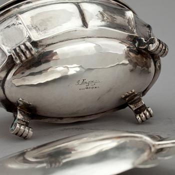 PARTI SILVER, 3 delar, bland annat sockerskrin av Jacob Ängman, GAB, Stockholm 1929. Vikt ca 558 gram.