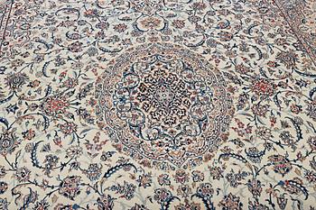 A Nain carpet, part islk, 9 laa, c. 453 x 298 cm.