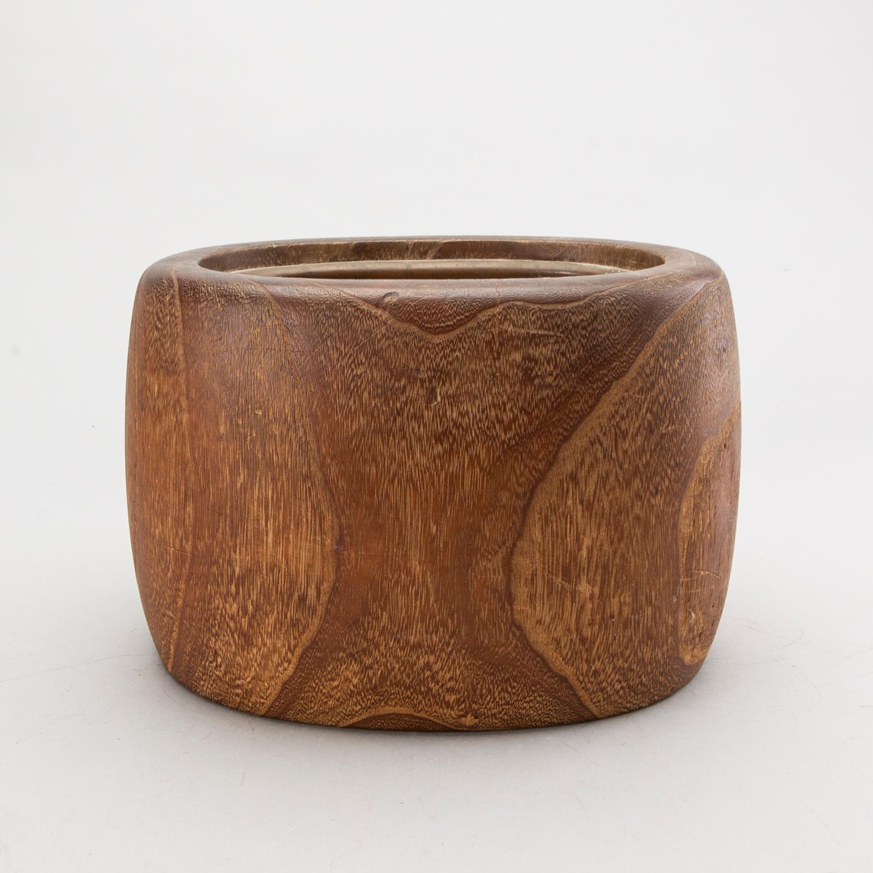 A set of four bronze giurines, a wooden bowl, two stands and one porcelain cup with stand, 20th century.